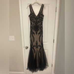 Formal dressworn twice. Cachet brand-Dillard’s. Size 8. Black with tan underlay.